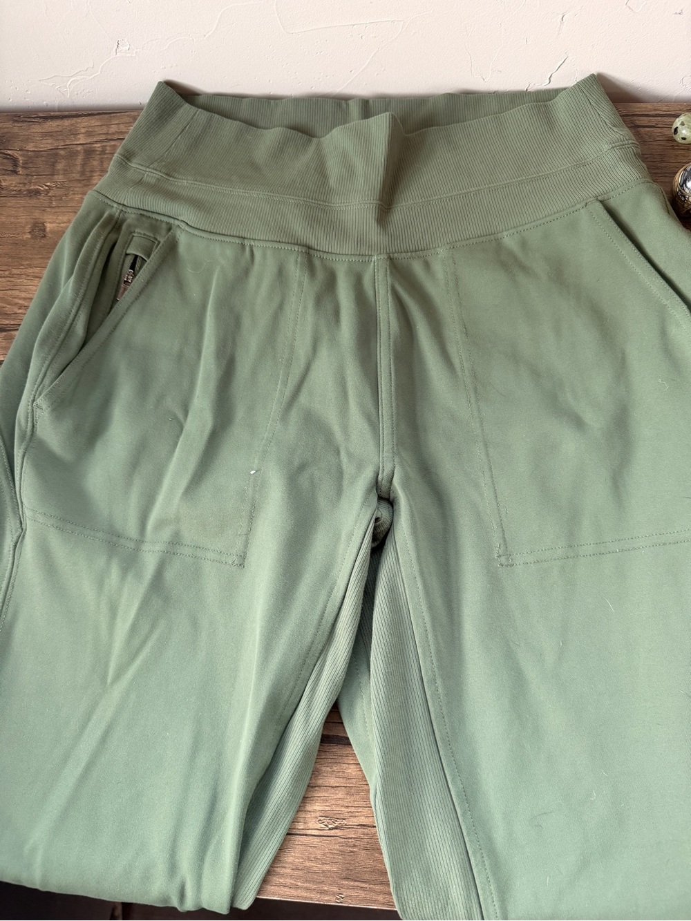 Athleta Wome’s Venice High Rise Jogger Green